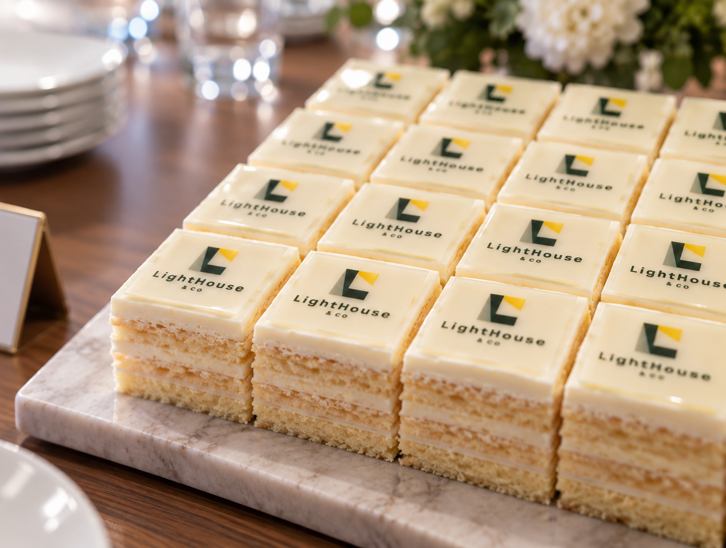 社内イベント向けのロゴ入りケーキ